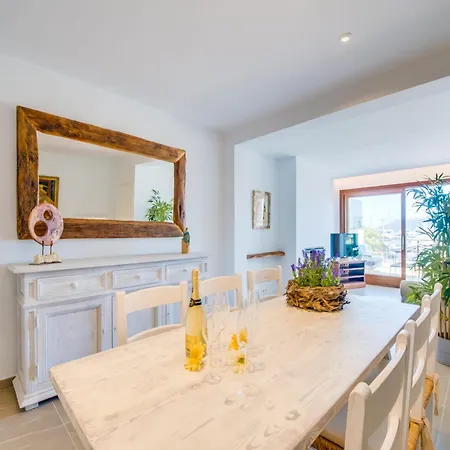 Apartment Seaside Charm In Pollensa